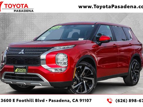 Used 2024 Mitsubishi Outlander SE image 1