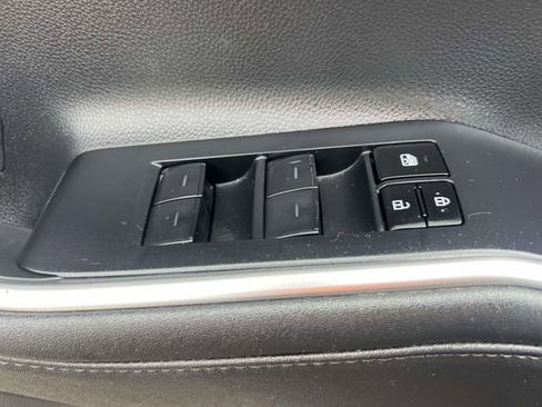 Used 2023 Toyota Highlander XLE AWD/4WD image 18