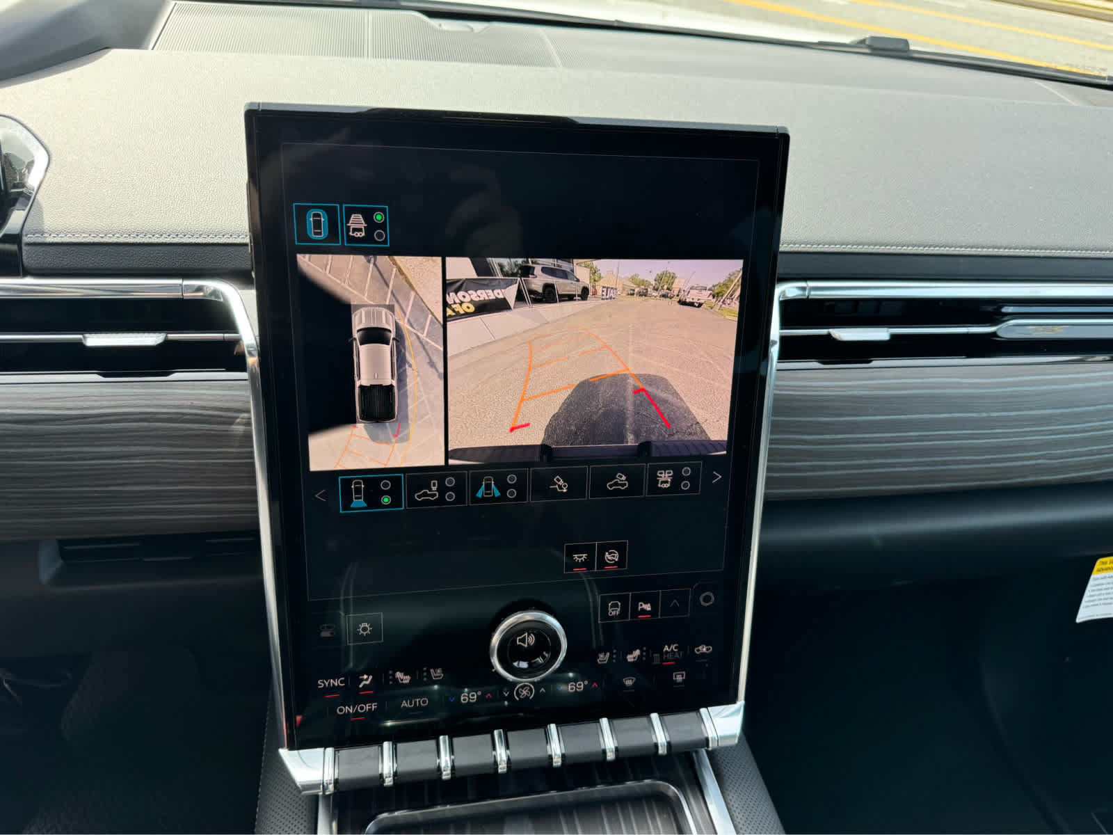 Used 2025 GMC Sierra EV Denali AWD/4WD image 17