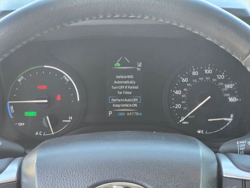 Used 2024 Toyota Sienna XLE FWD image 19