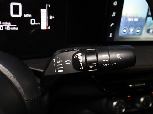 Used 2025 Nissan Kicks SV AWD/4WD image 22
