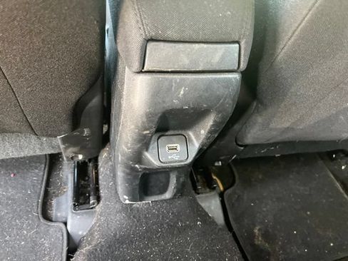 Used 2019 Jeep Renegade Latitude FWD image 32