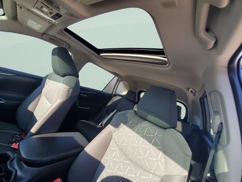Certified 2025 Toyota RAV4 XLE w/ Convenience Package FWD image 17