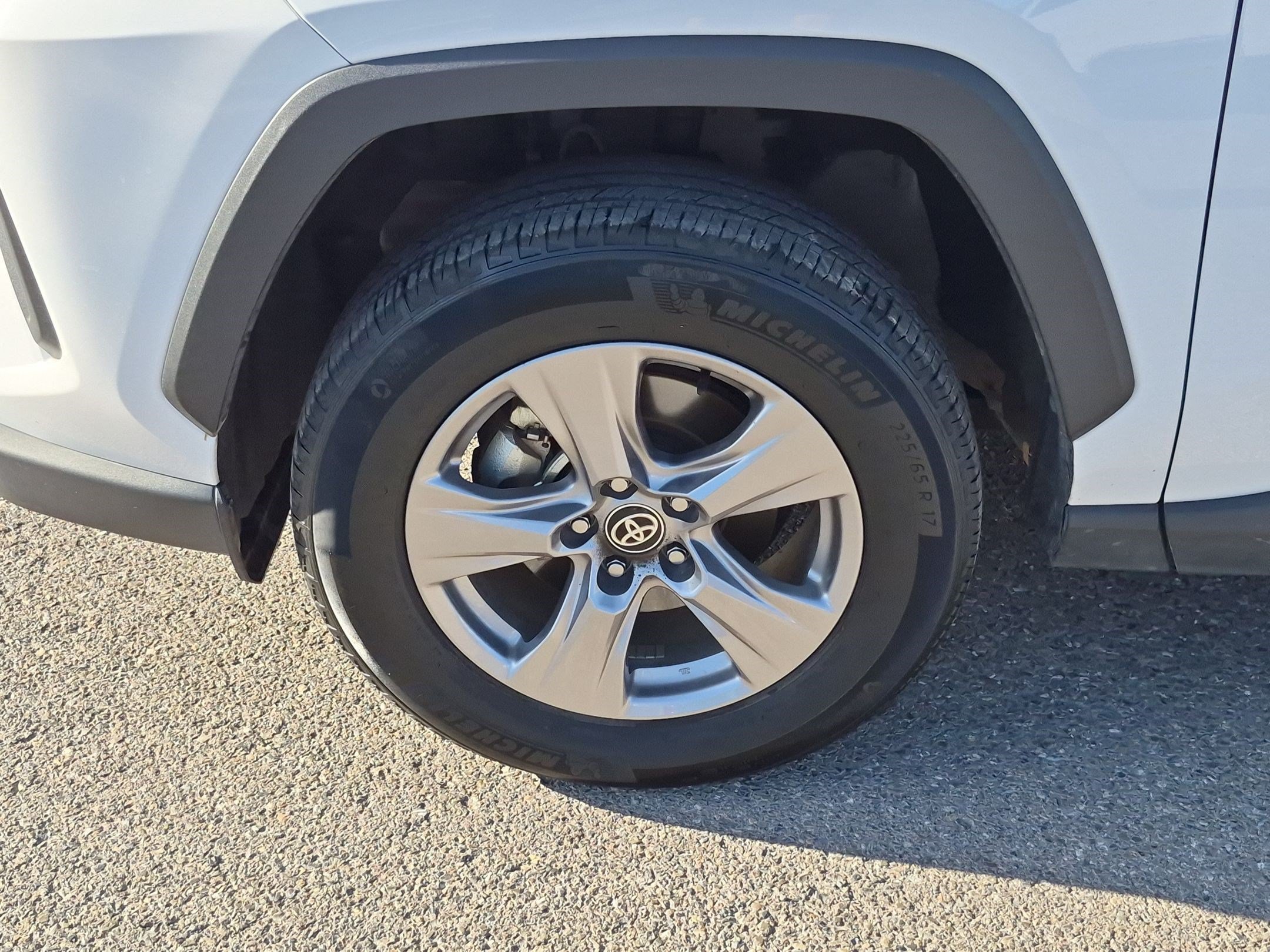 Used 2025 Toyota RAV4 XLE AWD/4WD image 11