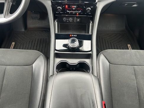 Used 2024 Jeep Grand Cherokee L Laredo image 17