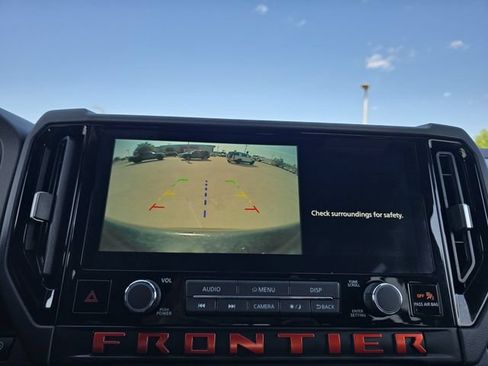 Used 2025 Nissan Frontier PRO-4X AWD/4WD image 9