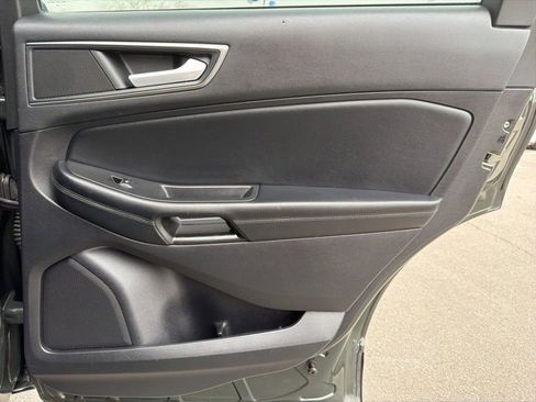 Used 2022 Ford Edge SE image 13