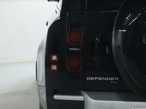 Certified 2023 Land Rover Defender 130 SE AWD/4WD image 47