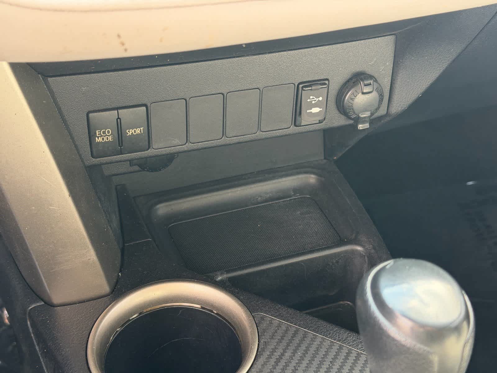 Used 2013 Toyota RAV4 XLE FWD image 19