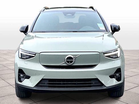 Used 2023 Volvo XC40 Recharge Ultimate image 3