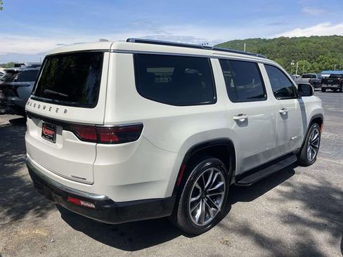 Used 2022 Jeep Wagoneer Series II w/ Premium Group I RWD image 3