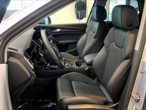 Certified 2025 Audi Q5 2.0T Premium Plus w/ Premium Plus Package image 7
