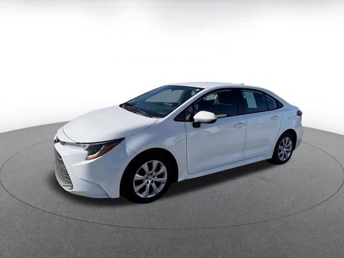 Used 2025 Toyota Corolla LE image 8