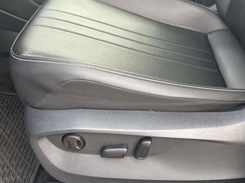 Used 2024 Volkswagen Tiguan SE AWD/4WD image 12