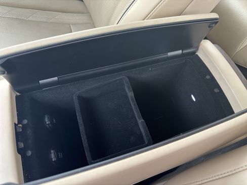 Used 2019 Kia K900 Luxury image 24