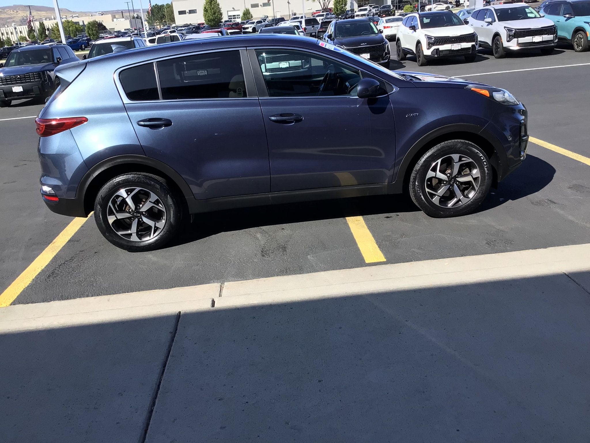Used 2020 Kia Sportage LX AWD/4WD image 6