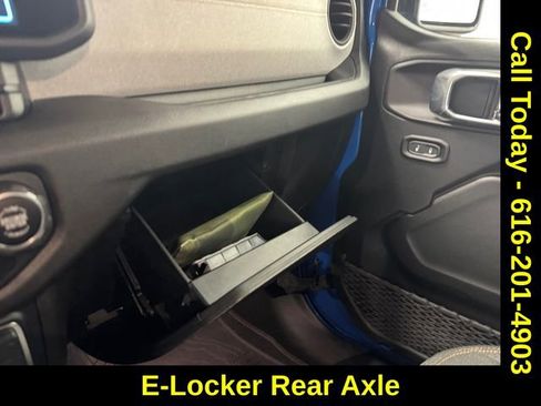 Used 2024 Jeep Gladiator Willys image 22