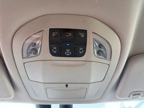 Used 2018 Chrysler Pacifica Touring-L w/ Advanced Safetytec Group FWD image 22