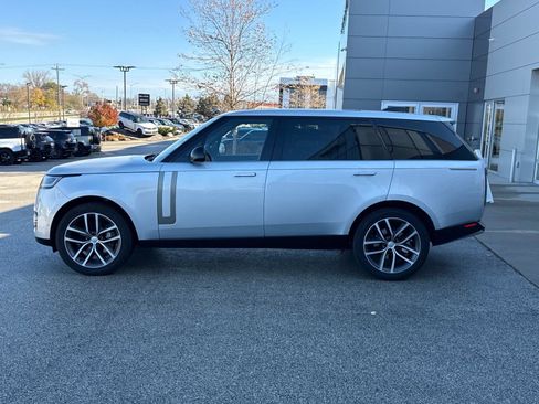 Certified 2024 Land Rover Range Rover Long Wheelbase SE image 9