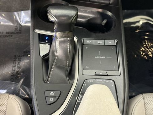 Used 2019 Lexus UX 250h 250h Base w/ Premium Package image 18