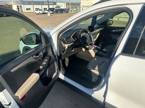 Used 2020 Ford Escape SEL image 11