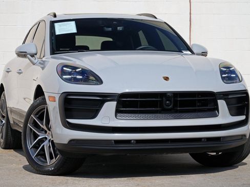 Used 2025 Porsche Macan AWD/4WD image 4