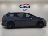 Used 2020 Chrysler Pacifica Touring w/ S Appearance Package image 2