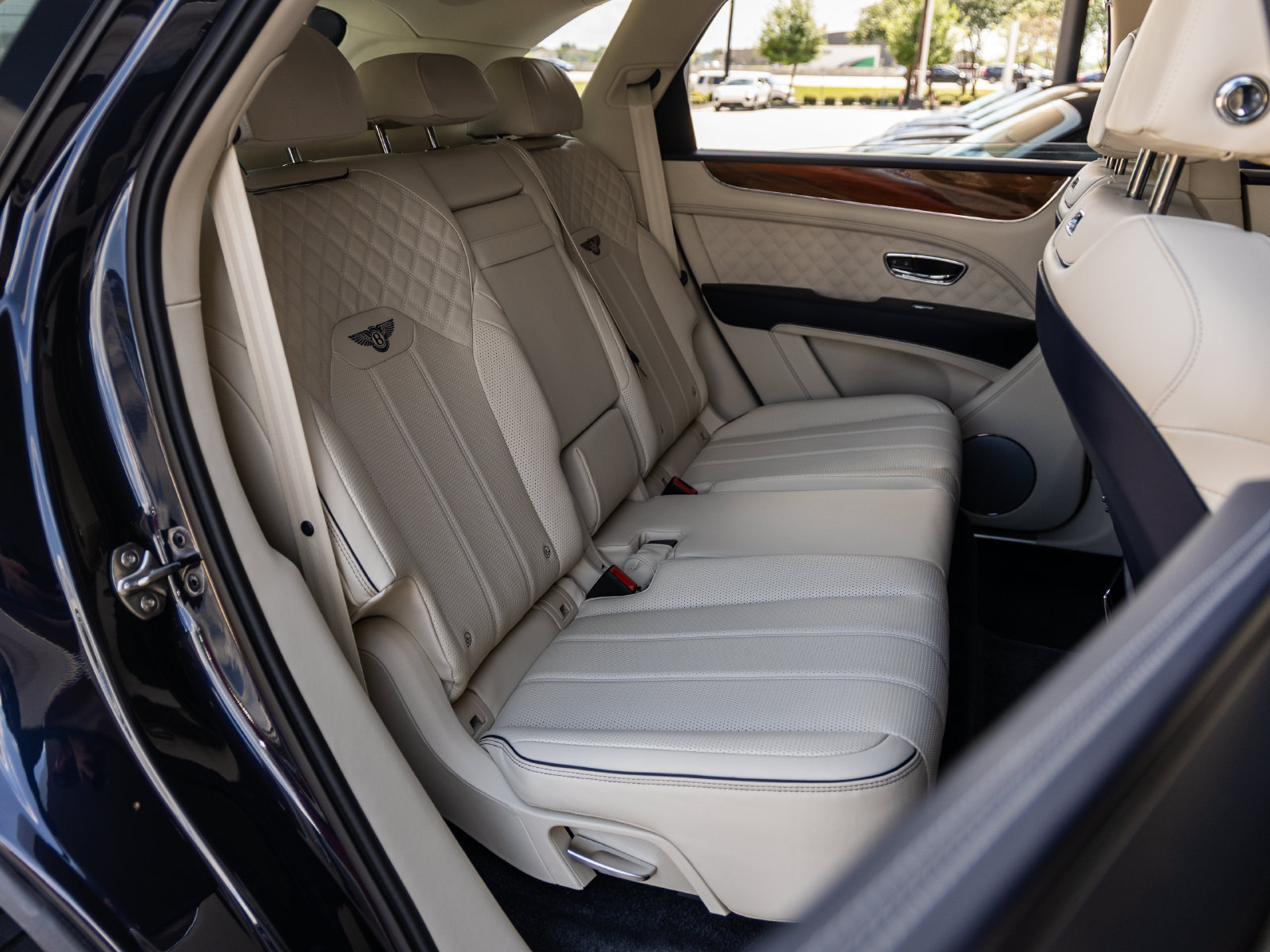 Used 2023 Bentley Bentayga AWD/4WD image 46