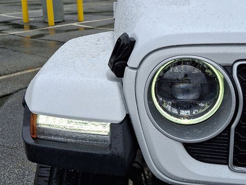 Certified 2025 Jeep Wrangler Unlimited Sahara AWD/4WD image 28