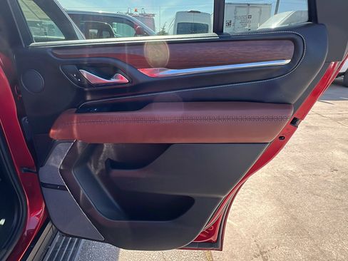 Used 2023 GMC Yukon Denali Ultimate AWD/4WD image 18