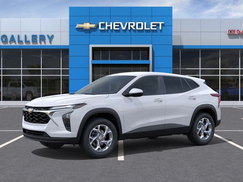 New 2026 Chevrolet Trax LS w/ LS Convenience Package FWD image 2