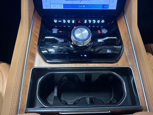 Used 2023 Jeep Grand Wagoneer Series III AWD/4WD image 17