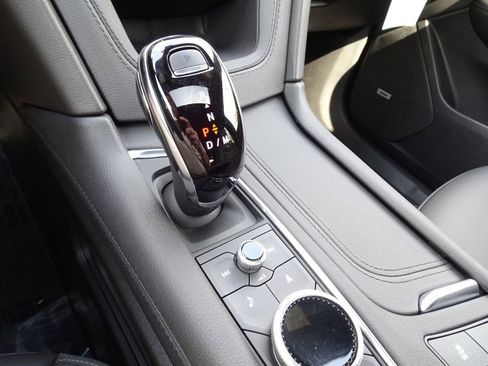 Used 2025 Cadillac XT6 Premium Luxury image 17