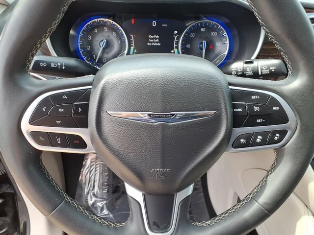 Used 2023 Chrysler Pacifica Limited FWD image 25
