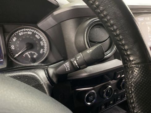 Used 2016 Toyota Tacoma TRD Sport image 22