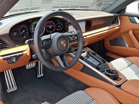 Certified 2025 Porsche 911 Turbo AWD/4WD image 4