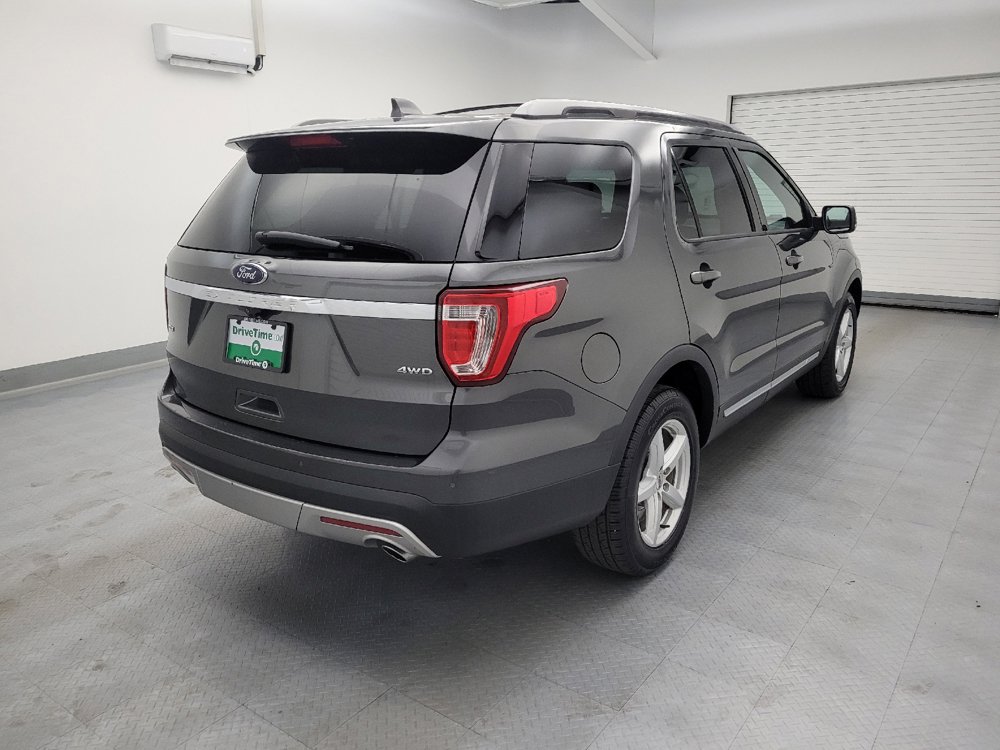 Used 2017 Ford Explorer XLT w/ Equipment Group 202A AWD/4WD image 9