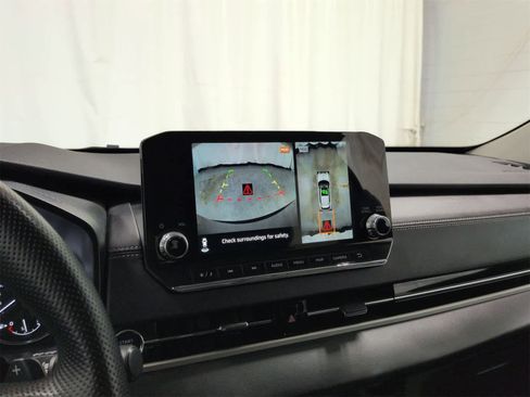 Used 2024 Mitsubishi Outlander SE image 16