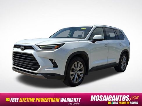 Used 2024 Toyota Grand Highlander AWD image 3