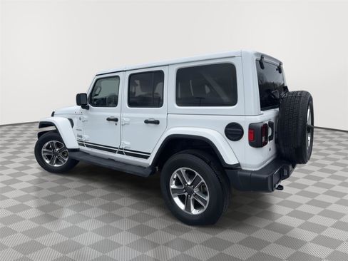 Used 2020 Jeep Wrangler Unlimited Sahara AWD/4WD image 2