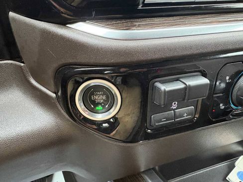 Used 2022 Chevrolet Silverado 1500 LT AWD/4WD image 18