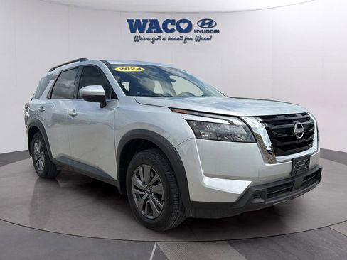 Used 2024 Nissan Pathfinder SV w/ SV Premium Package image 2