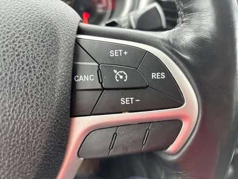 Used 2016 Jeep Cherokee Trailhawk w/ Comfort/Convenience Group AWD/4WD image 8