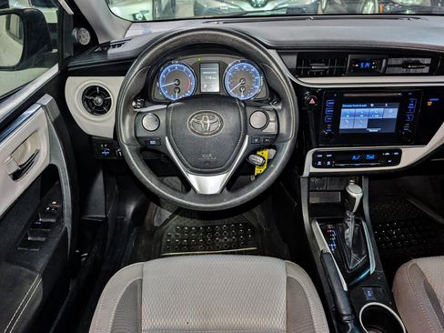 Used 2018 Toyota Corolla LE FWD image 3