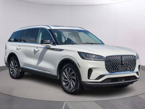 Used 2025 Lincoln Aviator AWD image 8
