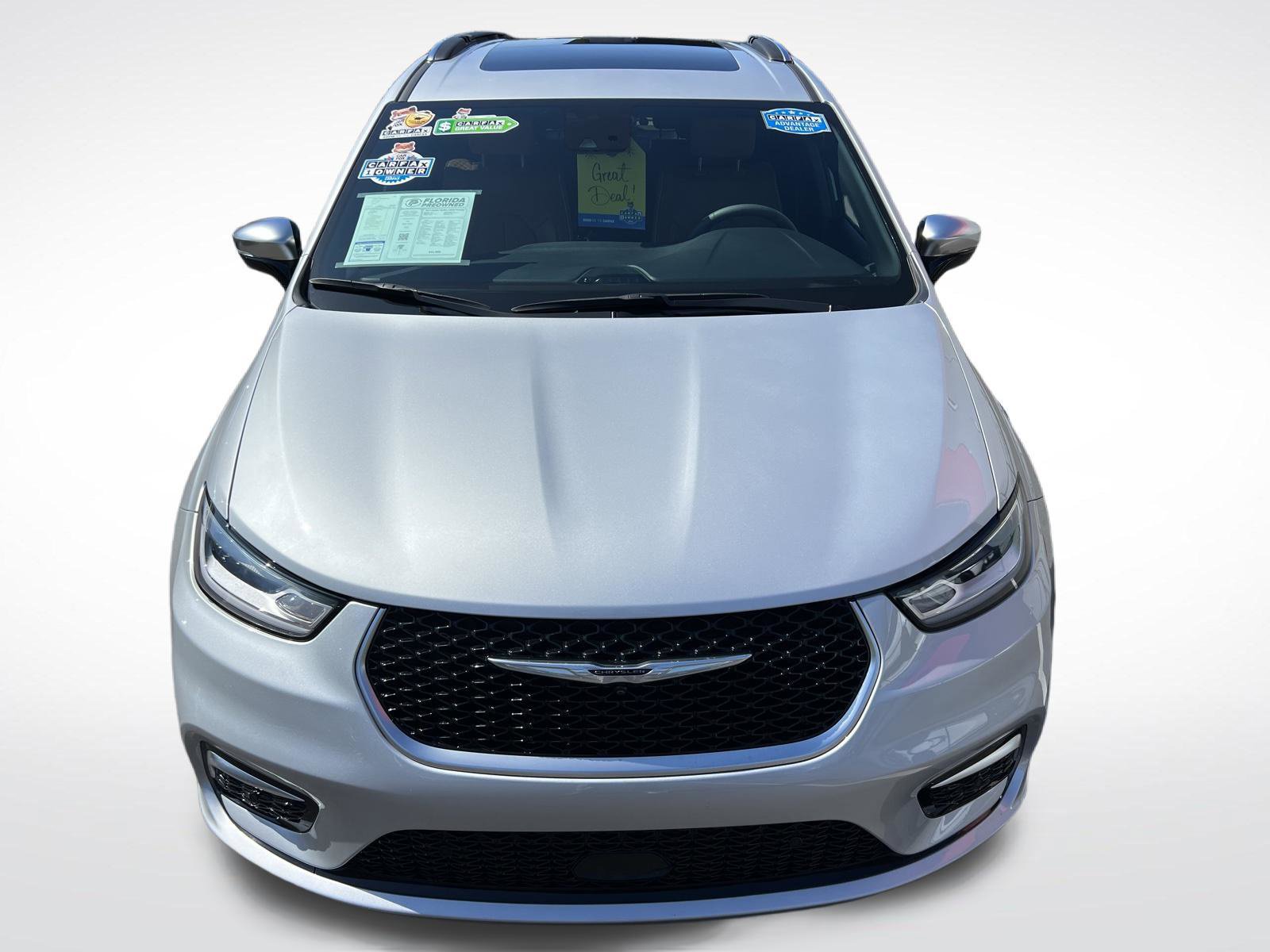 Used 2023 Chrysler Pacifica Pinnacle FWD image 3