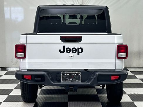 New 2025 Jeep Gladiator Sport image 8