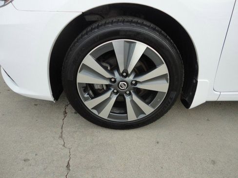 Used 2019 Nissan Sentra SV w/ Special Edition Package image 2