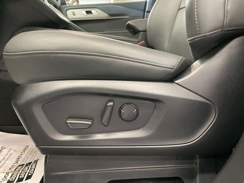 Used 2026 Ford Explorer Active w/ Active Comfort Package image 14