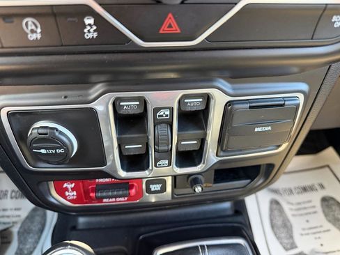 Used 2018 Jeep Wrangler Unlimited Rubicon w/ LED Lighting Group image 55